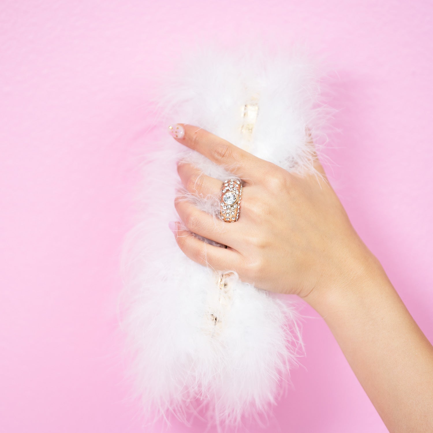 Furry Clutch - White - Bewaltz
