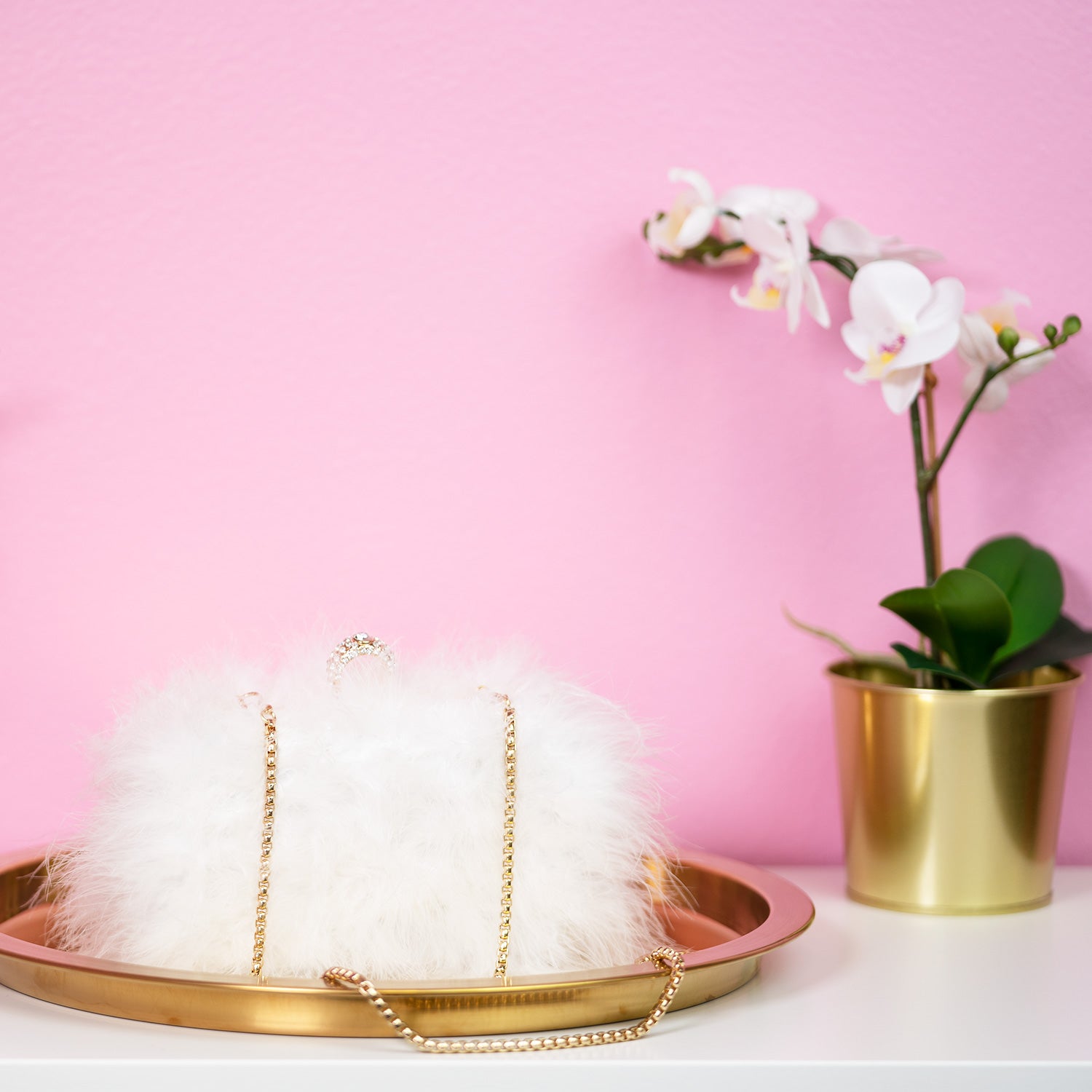 Furry Clutch White Bewaltz